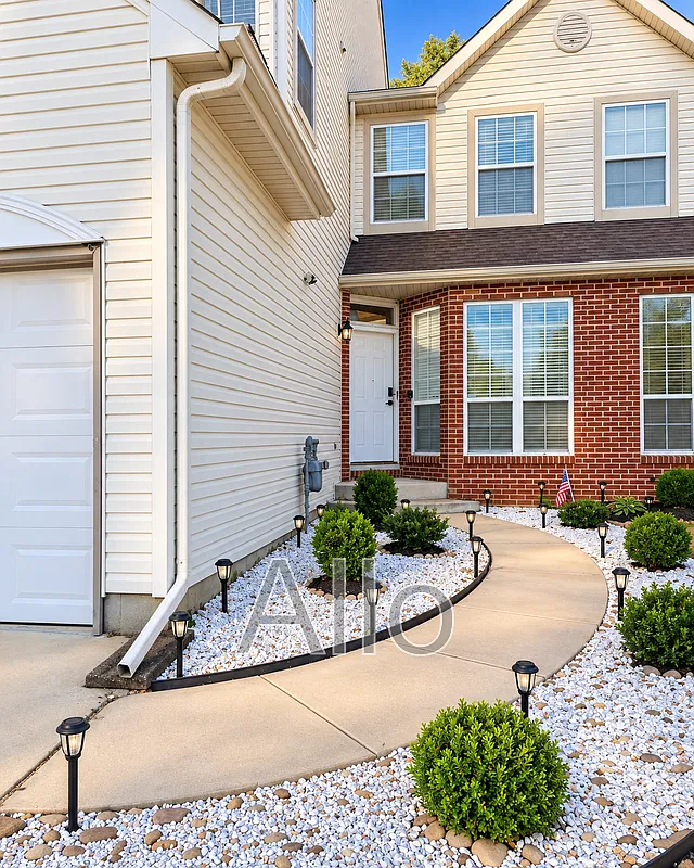 3 bed, 2.5 bath, 1750 sqft, $2,850 — Photo 1