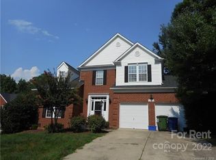 15015 Strathmoor Dr, Charlotte, NC 28277