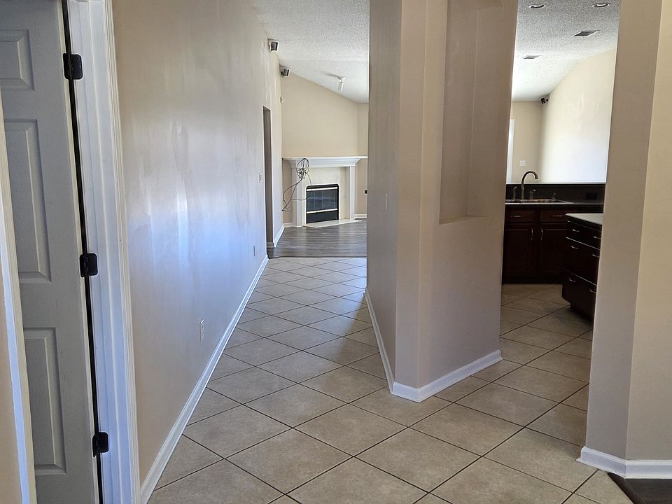 1st image of 5528 London Lake Dr