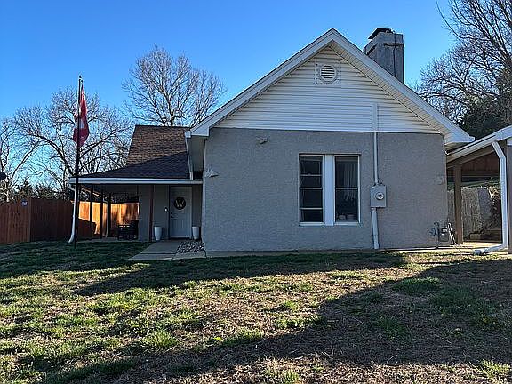 2nd image of 126 Twin Cedar St