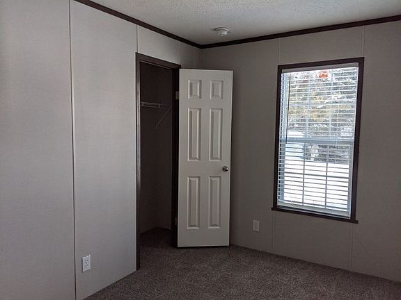 5th image of 413 Lazy Creek Way