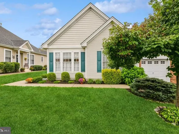 10 Goldfinch Dr, Hamilton, NJ 08690