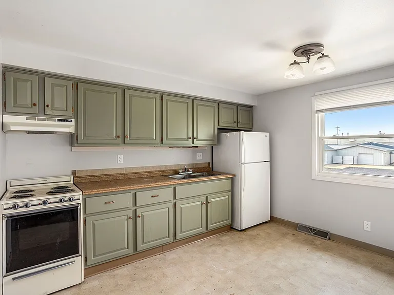 917 Byrd Ave — Photo 1