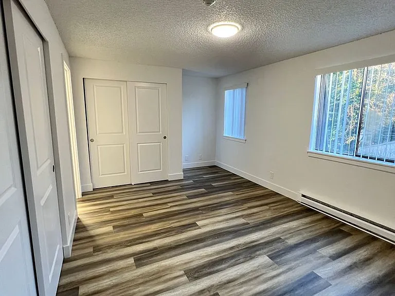 5623-5625 186th Pl SW — Photo 16