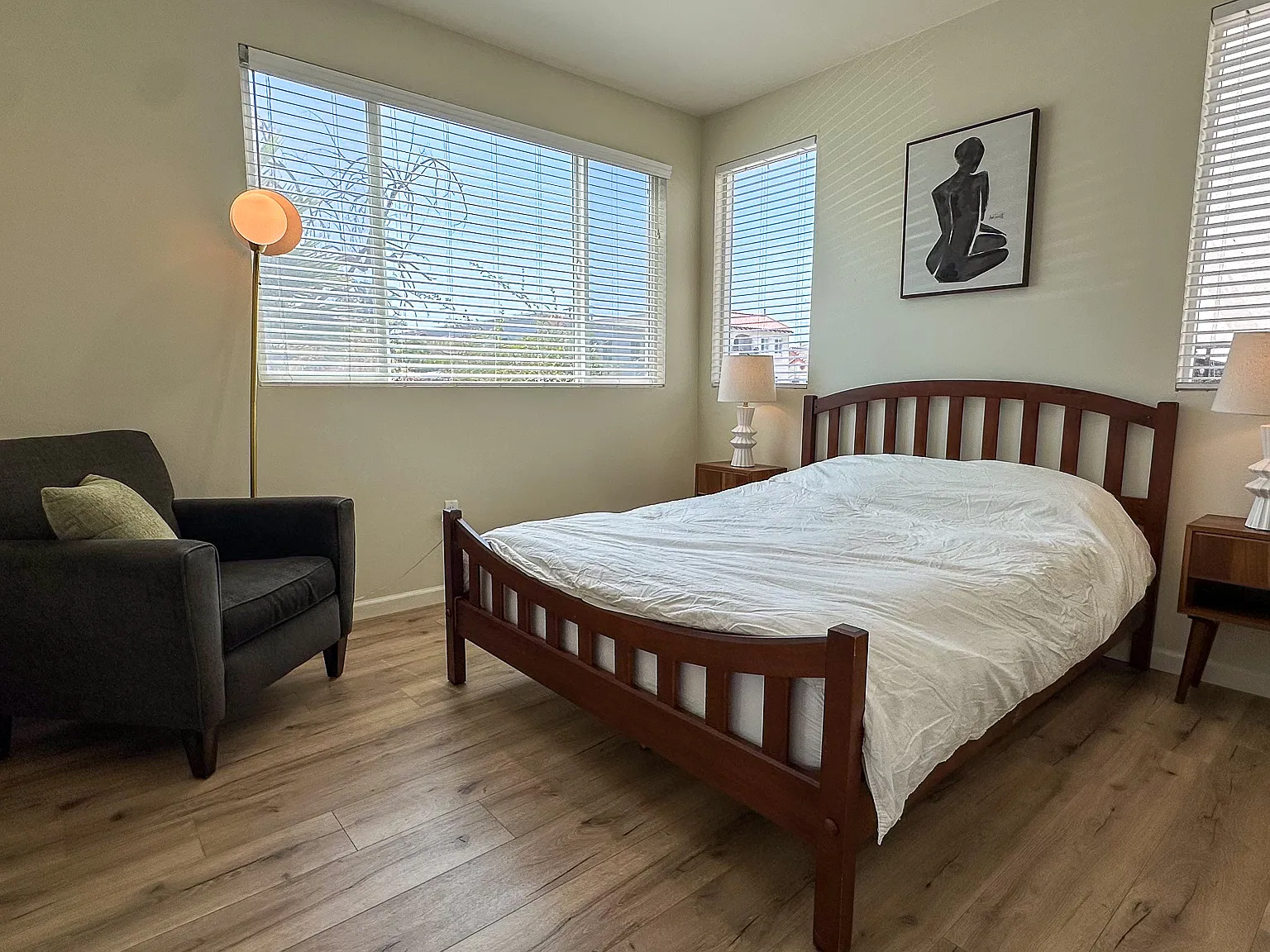2 bed, 955 sqft, $3,995 — Photo 2