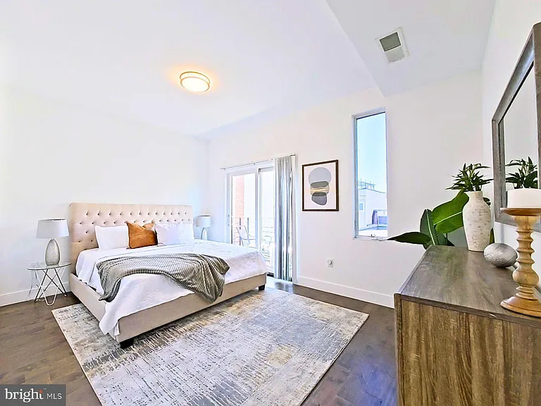 421 Wallace St — Photo 10