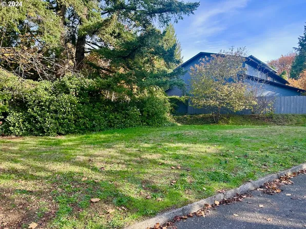 9825 SW 6th Ave, Portland, OR 97219