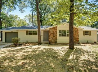912 S Cavalier Dr, Springfield, MO 65802