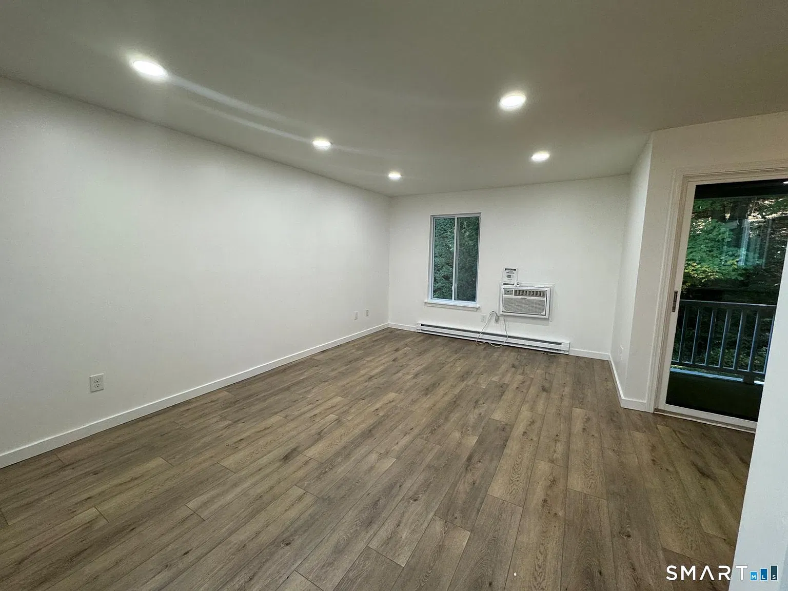 2 bed, 1.0 bath, 864 sqft, $2,450 — Photo 2