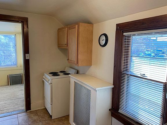3rd image of 1362 1/2 W 5th St
