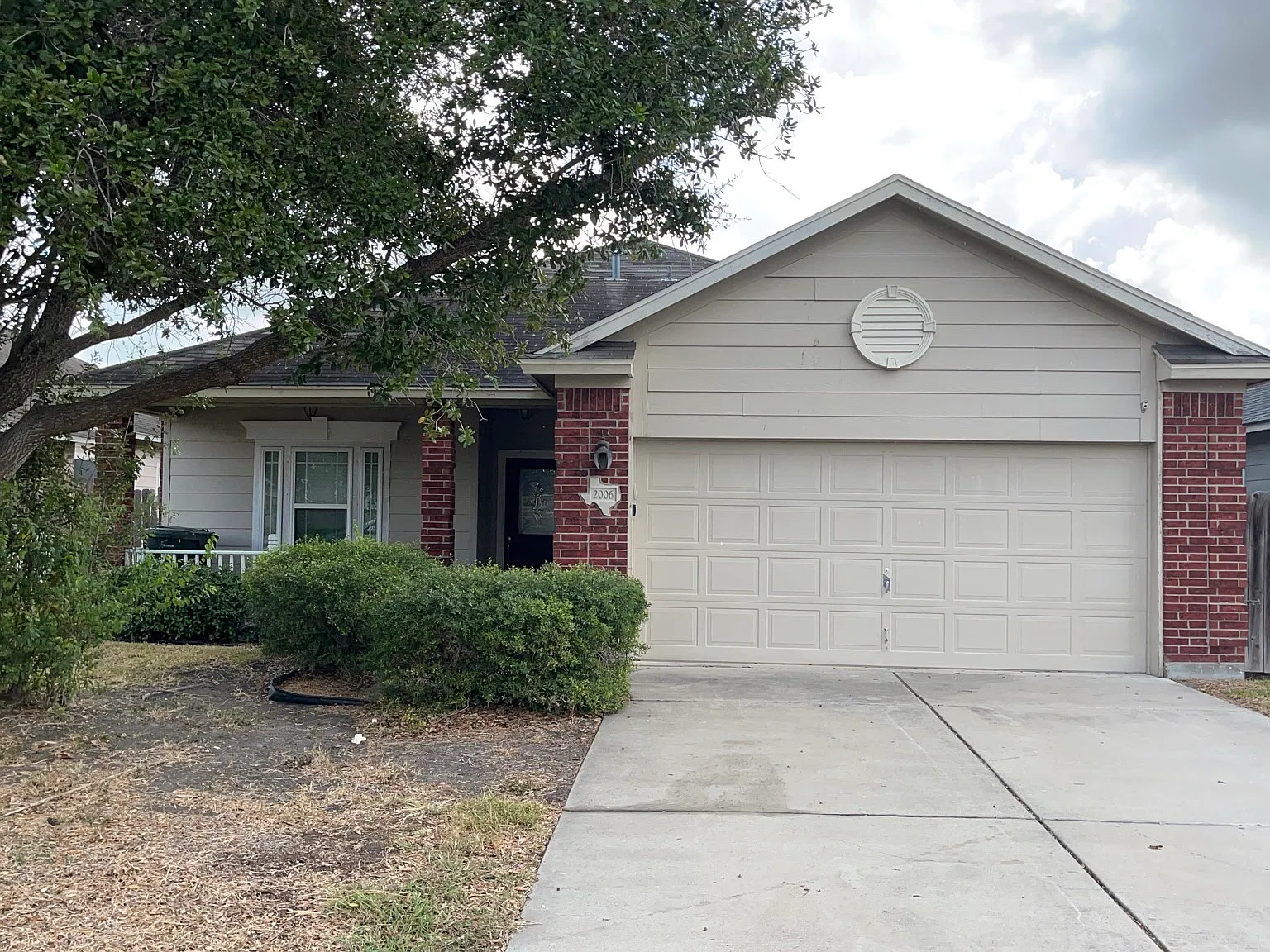 4 bed, 2.0 bath, 1581 sqft, $2,174 — Photo 1