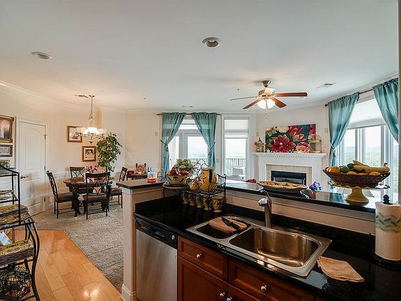 5th image of 400 Warioto Way APT 902