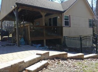 1 Anawa Rd, Highland Lakes, NJ 07422