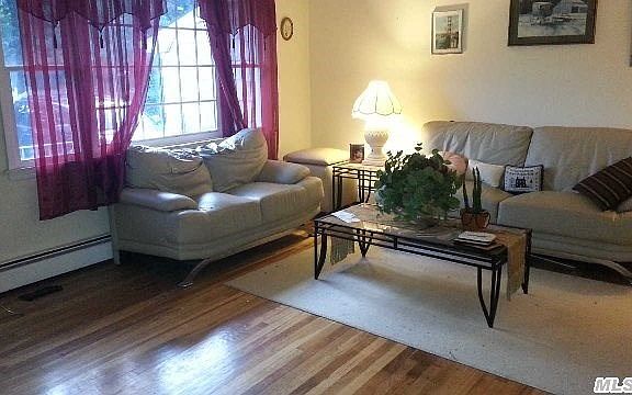 5th image of 153 Oak St