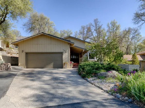 12040 Torrey Pines Dr, Auburn, CA 95602