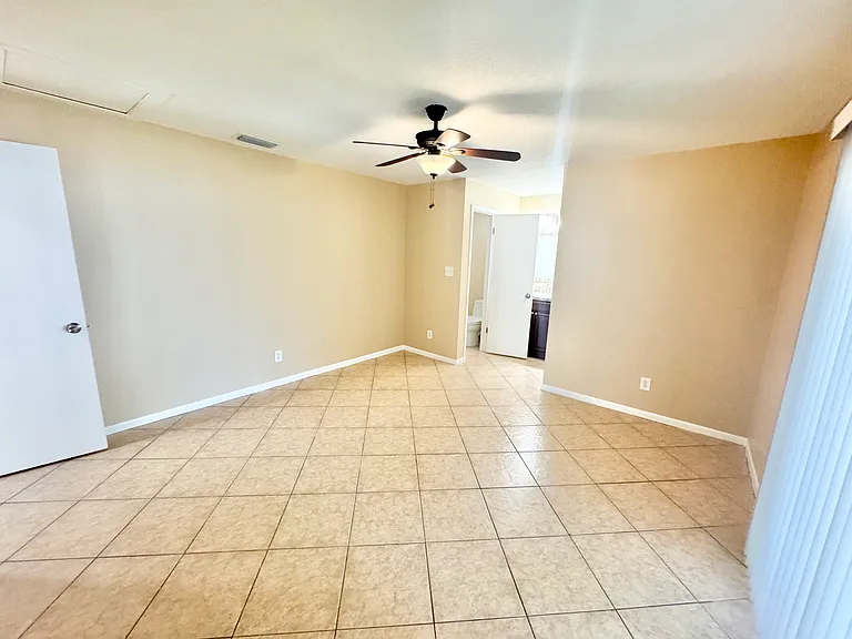 5002 Seneca Ave — Photo 15