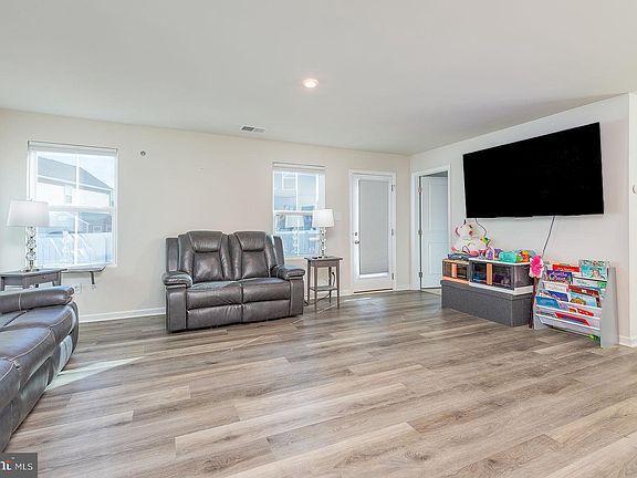 4th image of 200 Lorraine Dr