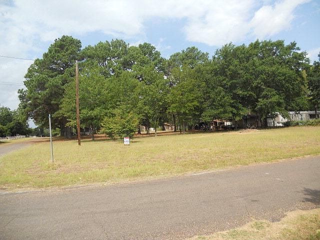 2nd image of 17930 Maple St