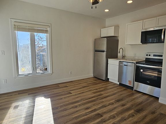 3rd image of 605 W Jefferson Ave #2