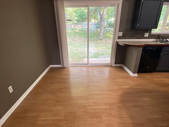 4th image of 912 NW Oxford Dr