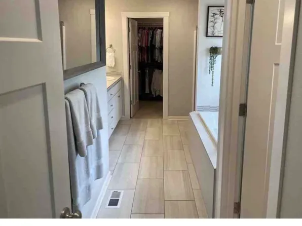 7090 SW Barr Ln #1, Tualatin, OR 97062