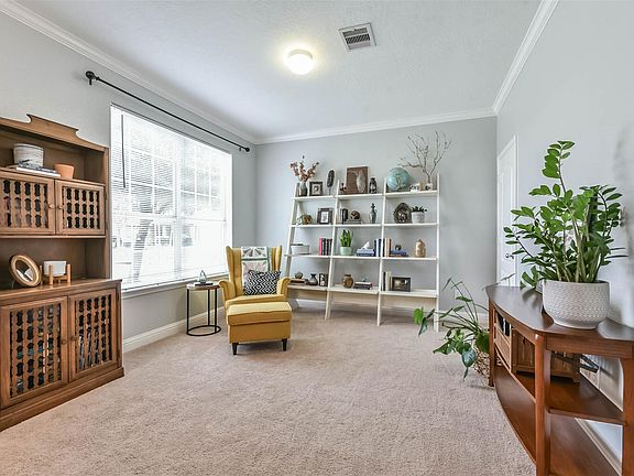 4th image of 4102 Summer Ln