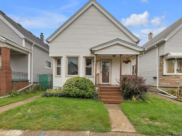 2176 Trowbridge St, Hamtramck, MI 48212