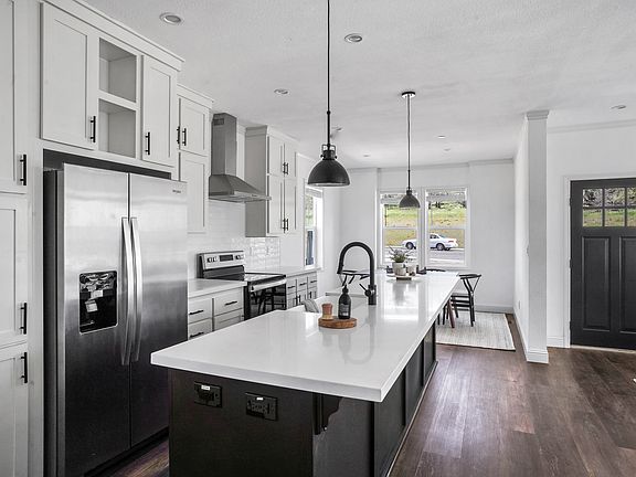 3rd image of 16792 Meadow Oaks Dr
