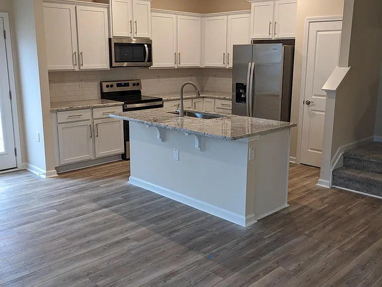 877 McKenzie Park Ter — Photo 10