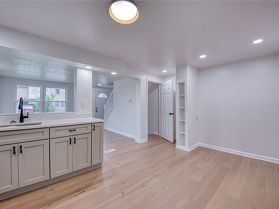 5th image of 442 Enright Ct