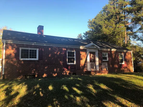 704 Cedarwood Ter, Henderson, NC 27536