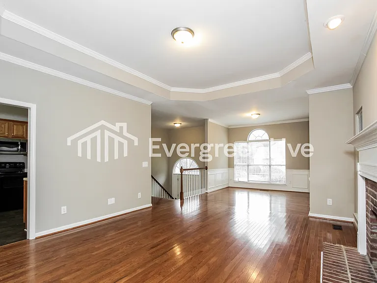 145 Hunter Hills Dr — Photo 2