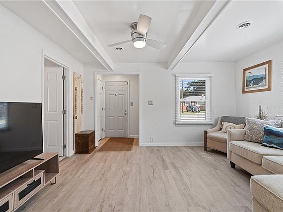 5th image of 1415 Willow Ave