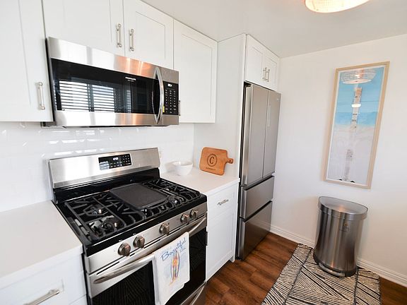 5th image of 510 Avenida Victoria APT J