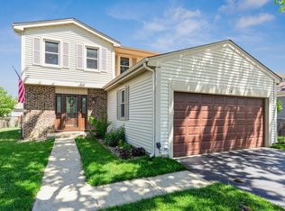 724 Middleton Dr, Roselle, IL 60172