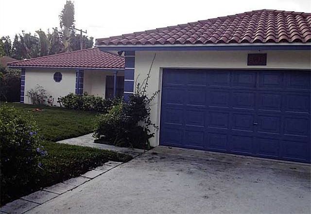1st image of 892 SE 13th St