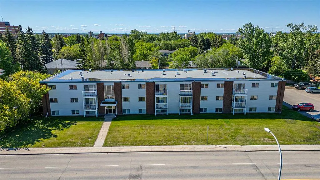 2 bed, 1.0 bath, 838 sqft, $1,359 — Photo 1