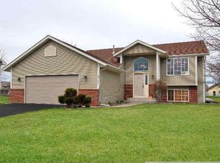 8718 Queens Gdns, Minneapolis, MN 55443