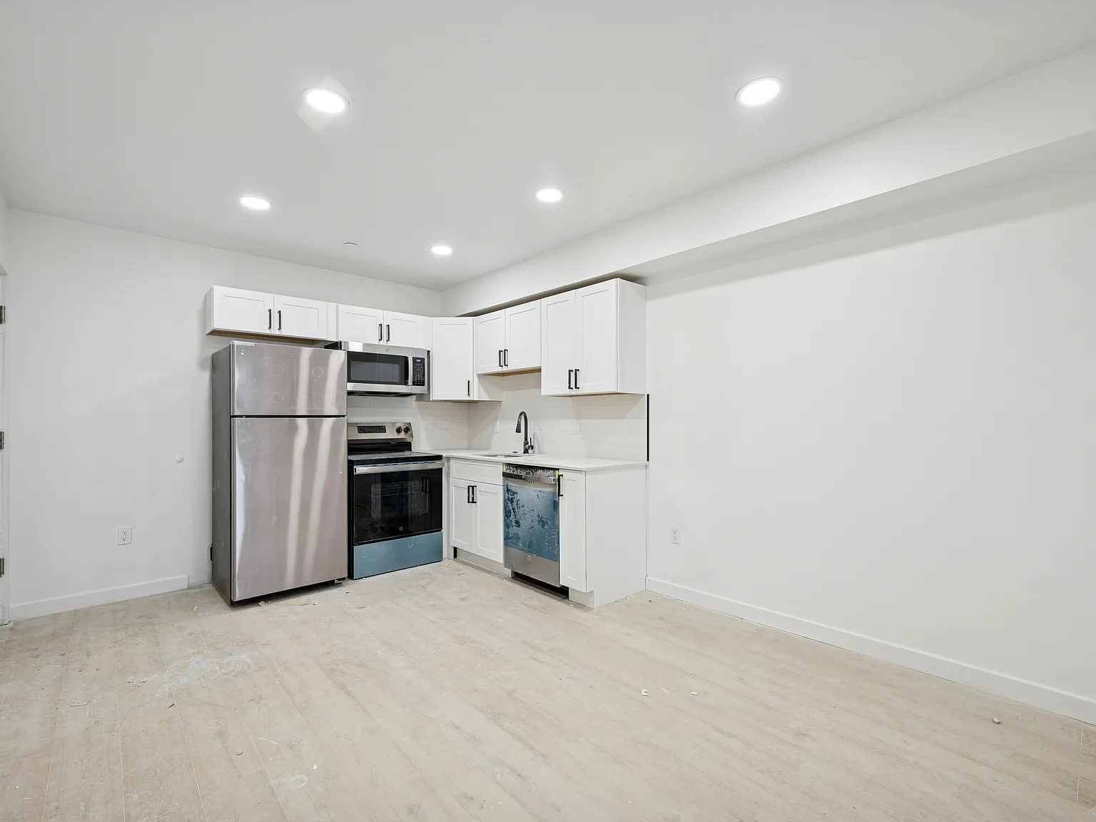 1 bed, 600 sqft, $1,292 — Photo 1