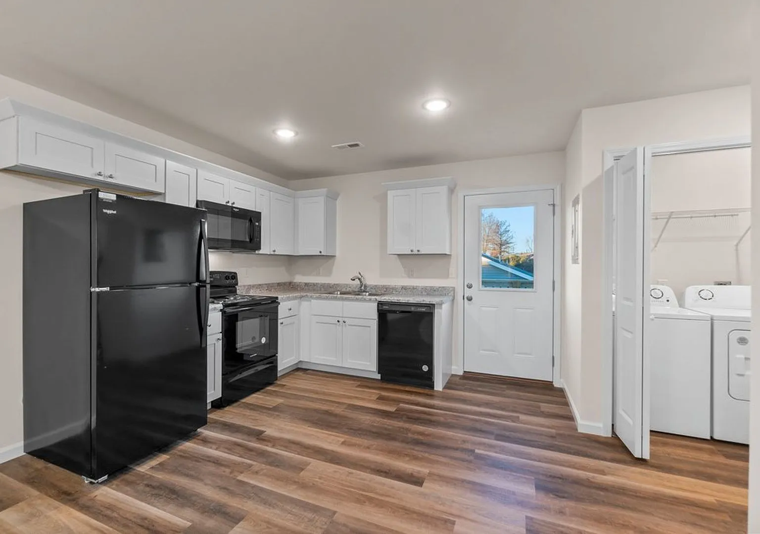 Highland Point Dr 780 — Photo 4