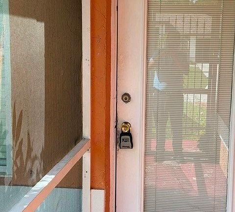 4th image of 803 W 9th St