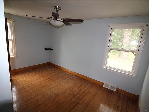 4th image of 221 Dekalb St