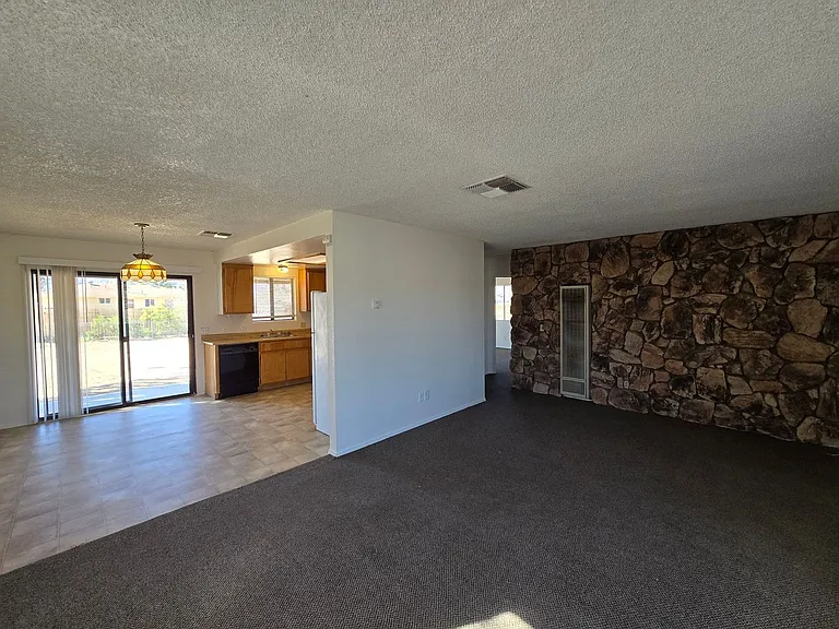 72211 Sunnyvale Dr — Photo 3