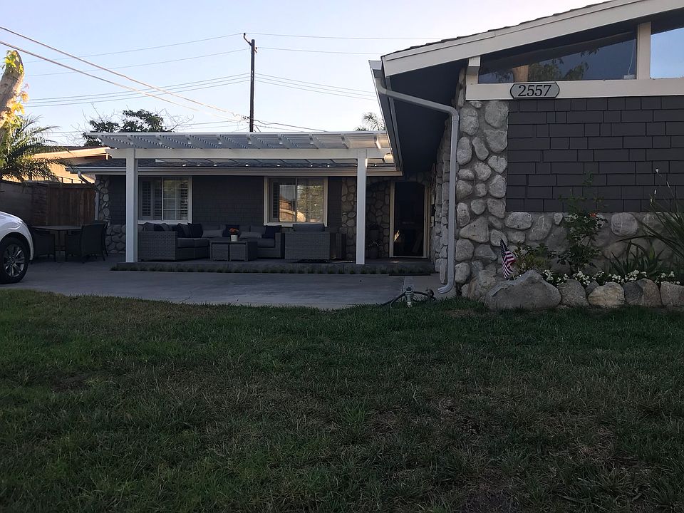 2nd image of 2557 Columbia Dr