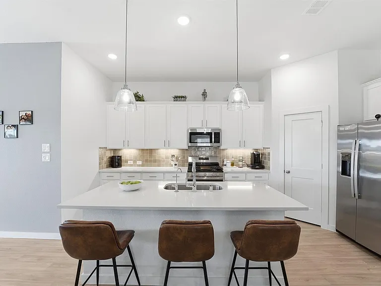 8611 Pier Cove Dr — Photo 5