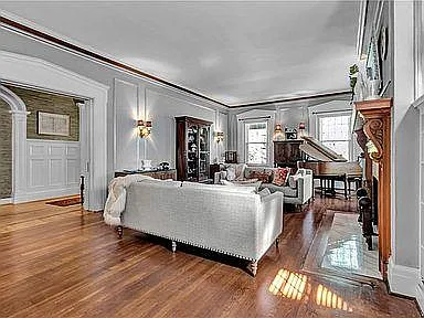 front living room looking toward the front of house