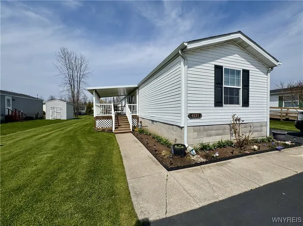 6221 Bayview Sta, Newfane, NY 14108