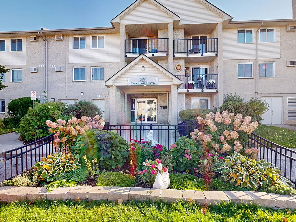 727 Deveron Cres #209