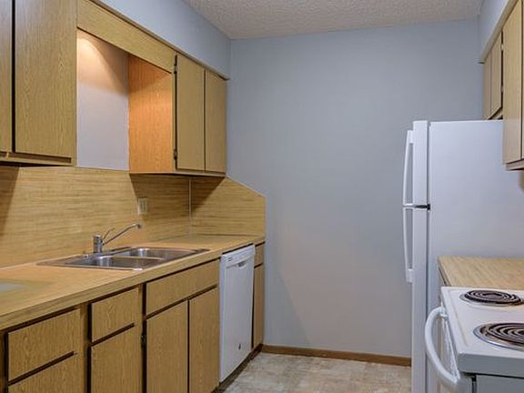 5th image of 10827 Blondo Street Sgnl #13
