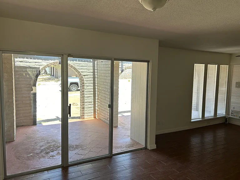 6644 Mariposa Dr — Photo 25